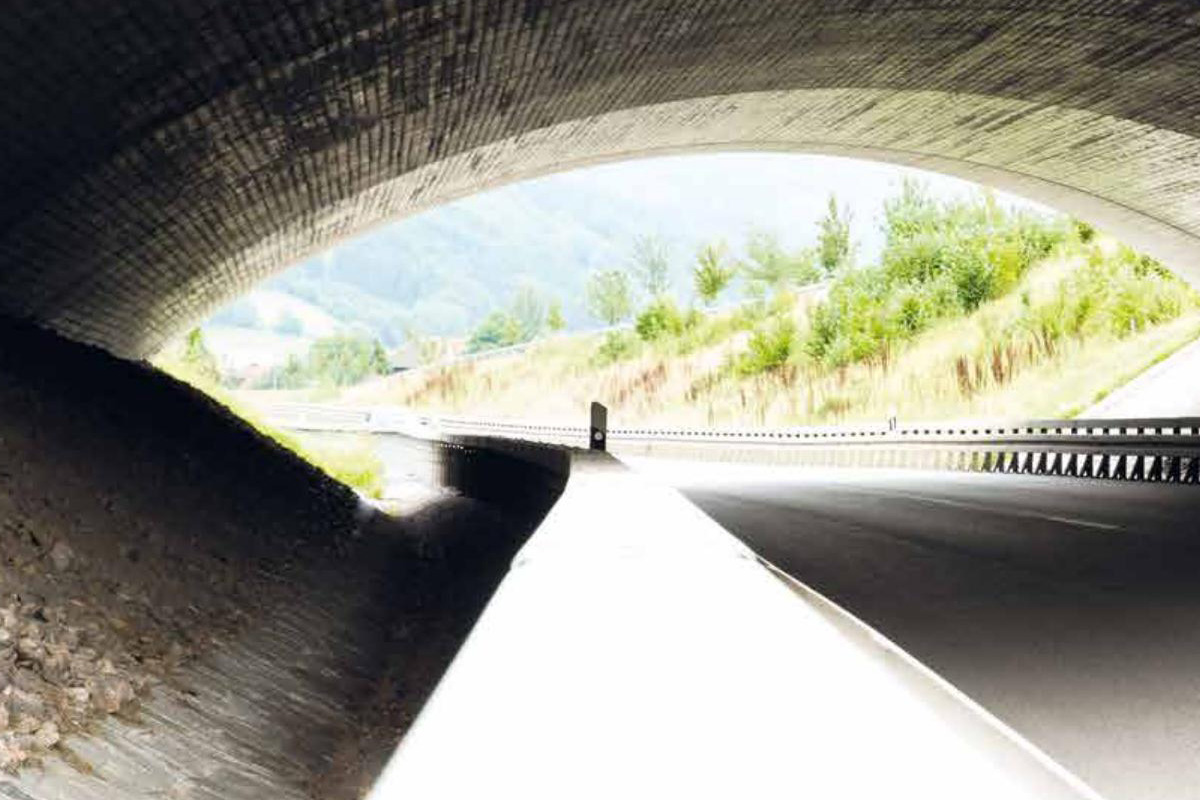 Infrastrukturprojekt - Tunnel mit Straße